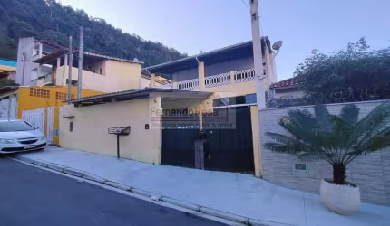 Sobrado para Venda em São Sebastião, Topolândia, 6 dormitórios, 1 suíte, 3 banheiros, 3 vagas