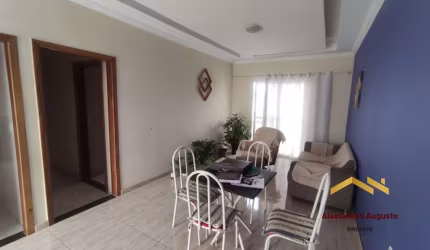 Casa  Padrão com Lojas Comerciais