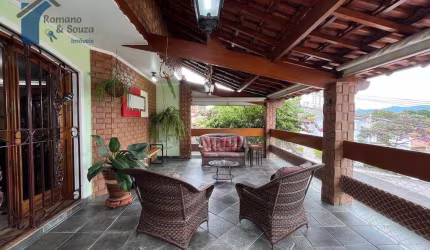 CASA ASSOBRADADA com 3 dormitórios à venda, 331 m² por R$ 1.484.000 - Vila Galvão - Guarulhos/SP