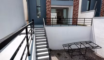 Casa Duplex - 3 Suítes e 2 Vagas no Novo Aleixo