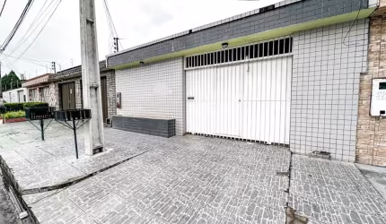 Parque das Laranjeiras - Casa térrea de 180m² com 3 Quartos sendo 2 suítes e 2 Vagas cobertas