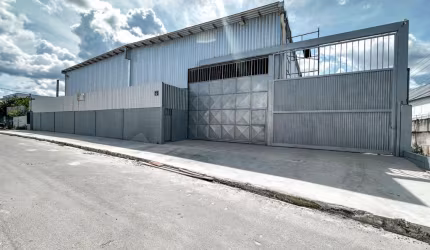 Galpão Industrial de 886m² com Escritório e vagas de garagem no Novo Aleixo