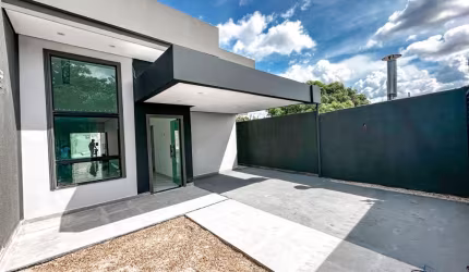 Casa Térrea de 130m² com 3 Quartos e 2 Vagas no Novo Aleixo / Águas Claras