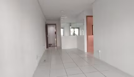 Apartamento 2 quartos no Espinheiro com Varanda Excelente Localização