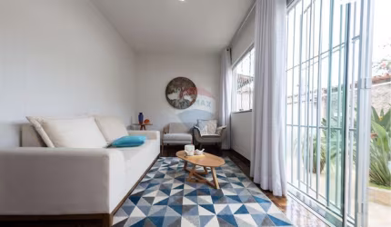 Casa Aconchegante  em Rua Tranquila e Excelente Localização