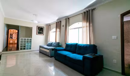 Sobrado na Vila Carrão à Venda - 182m² - 5 Dormitórios, 3 suítes e 2 vagas - Cód 4024