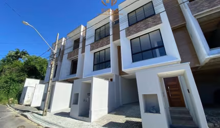 Geminado Triplex a venda no bairro Vila Lenzi em Jaraguá do Sul