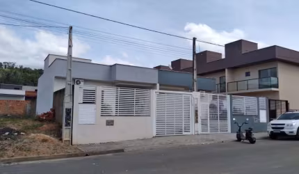 Casa com 2 quartos à venda no Jaraguá 99, Jaraguá do Sul  por R$ 390.000