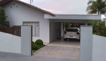 Casa com 3 quartos à venda no Jaraguá Esquerdo, Jaraguá do Sul  por R$ 790.000