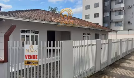 Casa à venda na Barra do Rio Cerro, Jaraguá do Sul / SC.