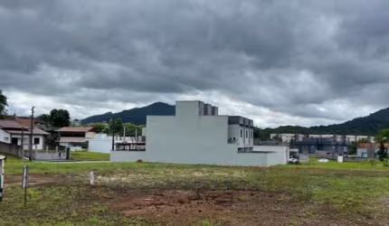 Lote a venda no Jaragua 99