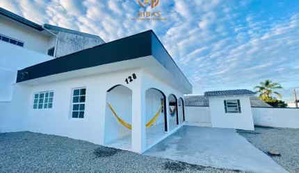 CASA A VENDA EM BALNEÁRIO PIÇARRAS