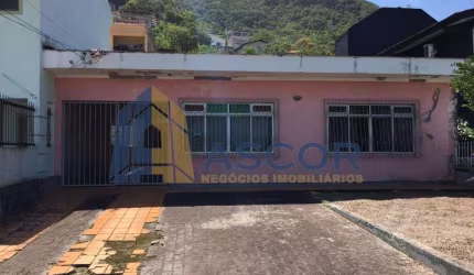 Casa com 3 quartos à venda na Avenida Governador Jorge Lacerda, --, Costeira do Pirajubaé, Florianópolis por R$ 1.160.000