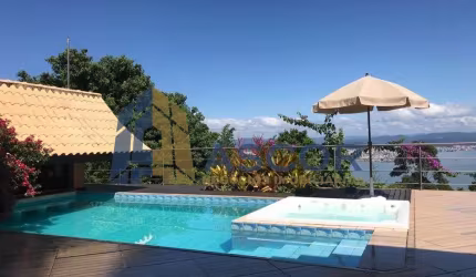 Casa com 4 quartos à venda na Rua Margot Ganzo Araújo, --, Centro, Florianópolis por R$ 3.500.000