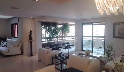 Apartamento com 3 dormitórios em Moema