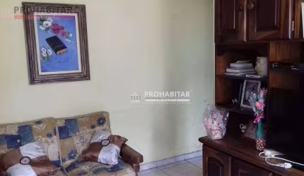 Vendo Excelente Imóvel, casa térrea em condomínio fechado,  com 03 quartos sendo um suíte, com 02 vagas de garagem cobertas, cozinha com gabinete,
