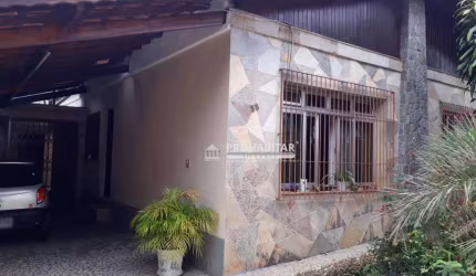 Casa com 3 dormitórios à venda ou aluguel na Vila Friburgo
