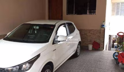 Vendo excelente imóvel com duas casas uma embaixo e outra em cima com 4 dormitórios, sala cozinha e 5 banheiros, água e luz independente ...