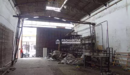 Vendo excelente Galpão de 250 m² no bairro Guarapiranga, com salas e banheiros, pé direito alto, próximo ao parque do Guarapiranga, próximo à avenida