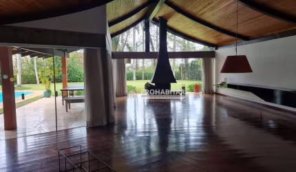 Vendo maravilhosa casa em Interlagos com 4 quartos sendo 2 suites,