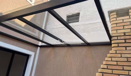 Vendo Ótimo sobrado com 3 dormitórios, sendo 1 suíte, com lavabo, 2 vagas de garagem e churrasqueira