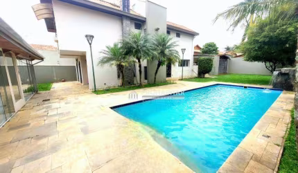 sobrado totalmente reformado no bolsão com 600 m² e 253 m² área construída.