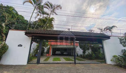 Sobrado com 4 dormitórios à venda em Interlagos