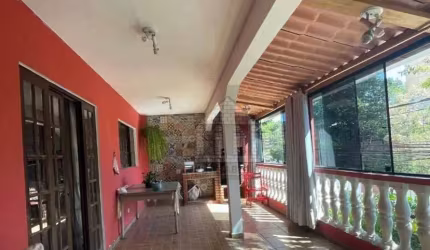 Casa com 3 quartos à venda no Jardim Colonial