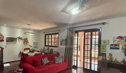 Casa com 3 quartos à venda no Jardim Colonial