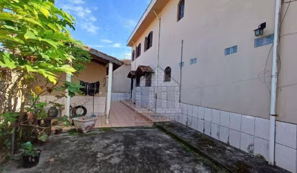 Sobrado com 3 dormitórios à venda no Jardim Maria Amália