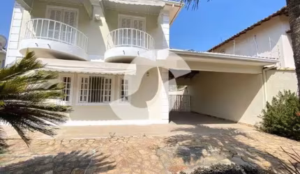 Casa à venda 3 quartos, quintal, piscina, 2 vagas, em Piratininga - Niterói - RJ