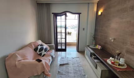 Apartamento térreo com área externa no Centro de Juiz de Fora-MG