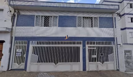 Oportunidade Comercial - Imóvel para Renda - 1 Casa + 3 Apartamentos - Total de 6 Dormitórios 1 Suíte e 3 Vagas com 300M² - OC0007