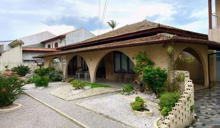 Venda | Casa 2 dormitórios (1 suíte)