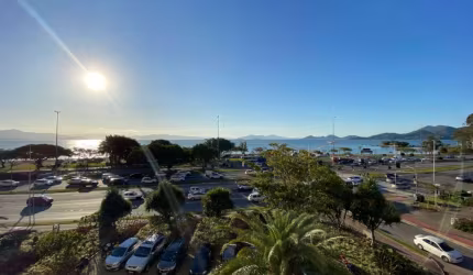 Avenida Beira-Mar Norte | 4 suítes + 3 vgs e hb