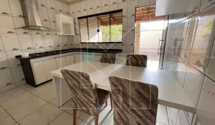 Casa para Venda em Caldas Novas, Jardim Metodista, 3 dormitórios, 1 suíte, 2 banheiros, 2 vagas