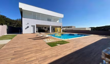 Sobrado IMPONENTE com PISCINA,  5 SUÍTES à venda, 680 m² por R$ 2.500.000 - Tapanhão - Jambeiro/SP