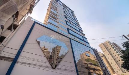 Residencial Blue Diamond: Luxo e Conforto em Meia Praia - Apartamento Mobiliado com 3 Suítes e Área de Lazer Completa