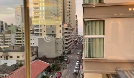 Elegância e Conforto: Apartamento Mobiliado com 3 Suítes e 4 Vagas de Garagem em Meia Praia