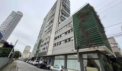 Viva com Estilo no Bosco Verticale: Apartamento Mobiliado com 2 Suítes em Meia Praia, Itapema/SC