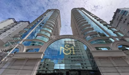 Exclusividade e Conforto: Amplo Apartamento de 129m² com 3 Suítes e 2 Vagas em Meia Praia!
