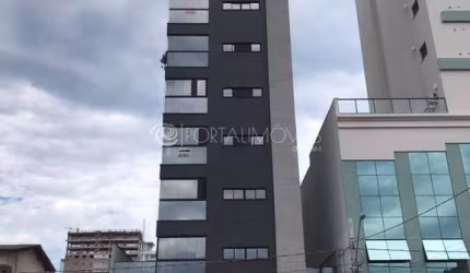 Elegância e Conforto a 550 Metros do Mar: Apartamento de Alto Padrão com 3 Suítes!