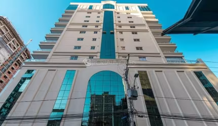 Frente 2ª Avenida com Ótima Posição Solar - Meia Praia