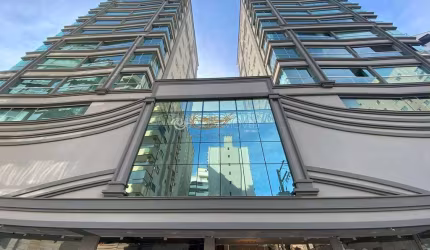 Luxo e Conforto a 300m da Praia: Apartamento Mobiliado com 2 Suítes à Venda em Meia Praia