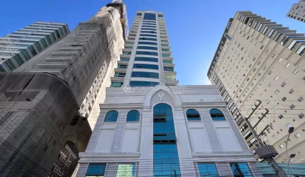 Exclusividade e Lazer Completo: Apartamento Mobiliado de 4 Suítes no Lê Lis Blanc, Itapema