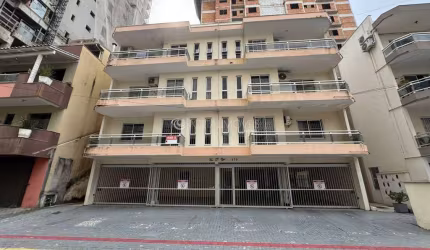 Charmoso 2 Dormitórios na Meia Praia – Oportunidade de Investimento Próximo ao Mar