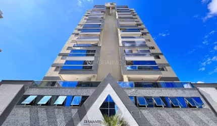 Cobertura Duplex no Residencial Diamante: 4 Suítes, Terraço com Piscina e Churrasqueira em Meia Praia