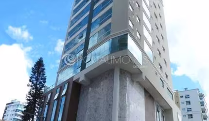 Luxo no Palácio Central: Ampla Sacada com Vista Lateral Mar e Área de Lazer Completa