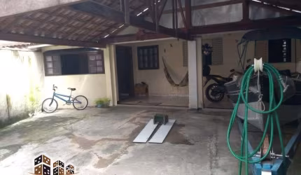 Casa com 2 quartos à venda no Perequê Mirim, Caraguatatuba  por R$ 300.000