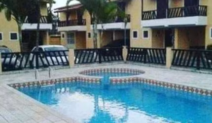 Casa em condomínio fechado com 2 quartos à venda no Indaiá, Caraguatatuba  por R$ 550.000
